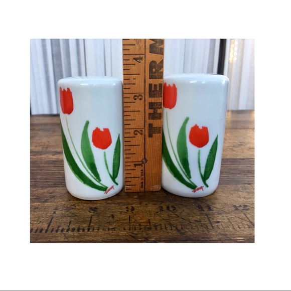Vintage Tulip Salt and Pepper Shakers - Picture 7 of 8